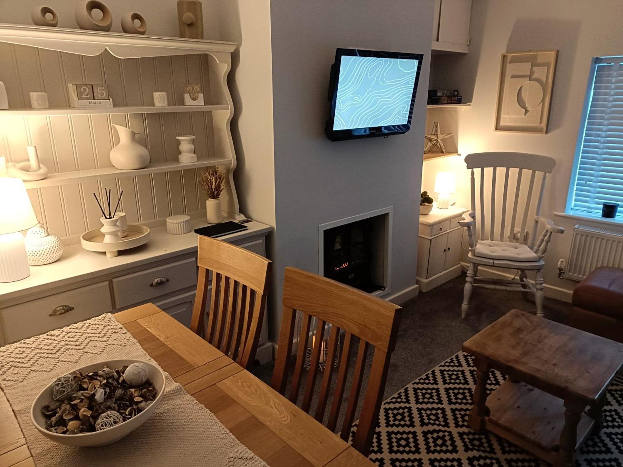 Charming Terrace Home In Whitchurch وايت شيرش المظهر الخارجي الصورة